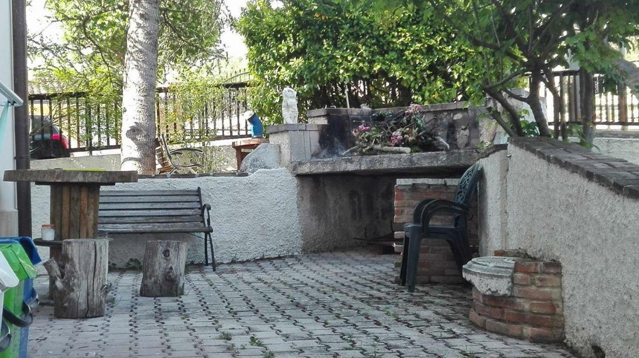Bed & Breakfast Da Charlie LʼAquila Exterior foto